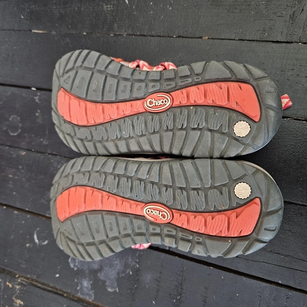 Chaco Outcross Kids Girls 12 Coral Pink Grey Water Shoes Outdoor Hiking Sandals